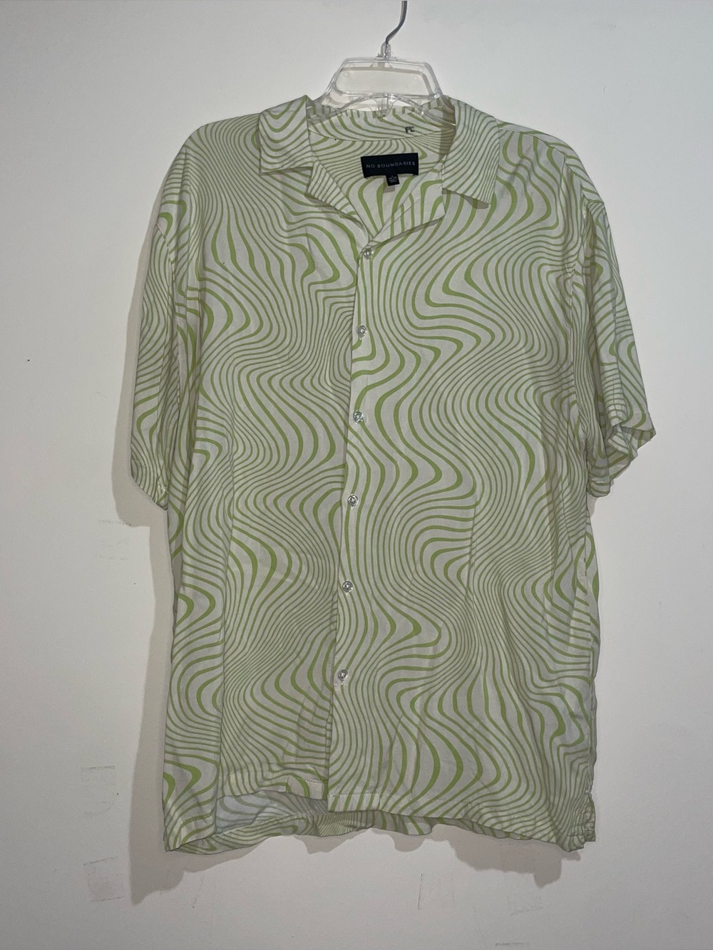 No Boundaries Green White Psychedelic Swirl Pattern Short Sleeve Button Up